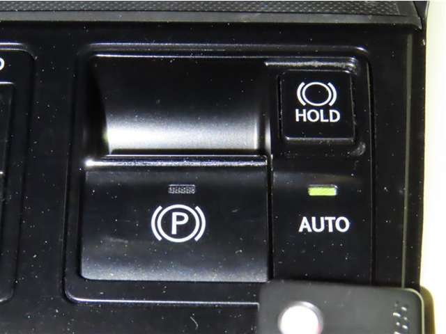 電動パーキングブレーキを装備しております。