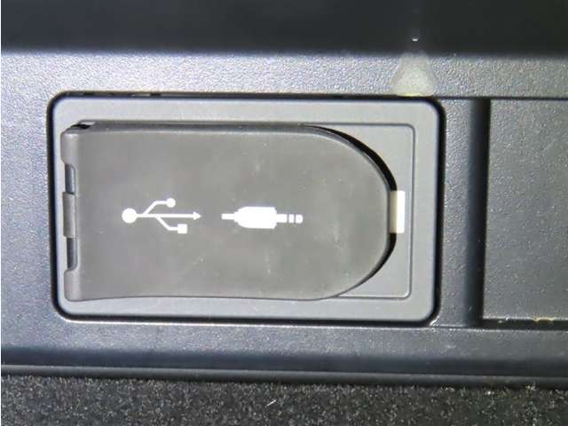USB端子を装備しております。