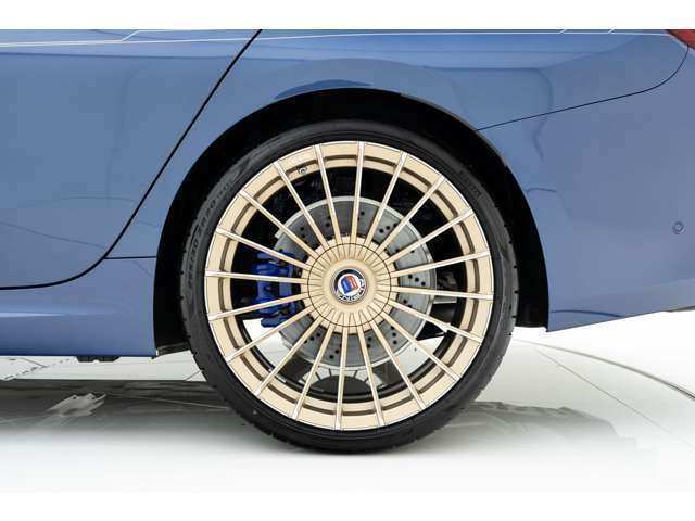 ●メーカーの保証継承可能な車両の場合は、保証継承の手続きを行ってからご納車させていただきます。ご購入後も安心してお乗りいただけます。