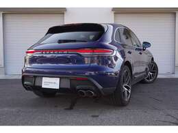 外装色はゲンチアンブルーメタリックです。