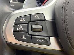 ●レーダークルーズコントロール：前の車との車間距離を一定にとりつつ、一定速度で自動走行してくれる次世代のクルーズコントロール！主に高速道路や自動車専用道路で使用する便利な機能です！