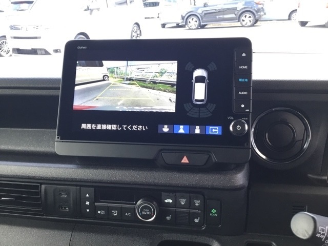 バックモニター付きで、車庫入れやバック時の後方確認をサポート。