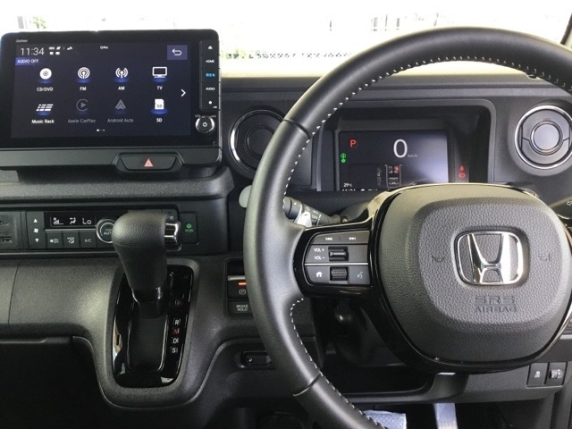ドライブの必需品。見やすい・使いやすいHonda純正のメモリーナビを搭載。