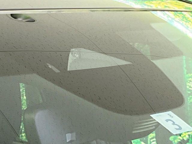 【スマートブレーキサポート】走行中に前方の車両等を認識し、衝突しそうな時は警報とブレーキで衝突回避と被害軽減をアシスト。より安全にドライブをお楽しみいただけます。