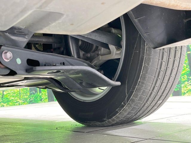 お車を安心してお乗りいただく為には、足回りの定期点検が欠かせません。サービスサポート（有償保証）では無料点検もご提供しており、安心のカーライフをお過ごしいただけるサポート体制が整っています。