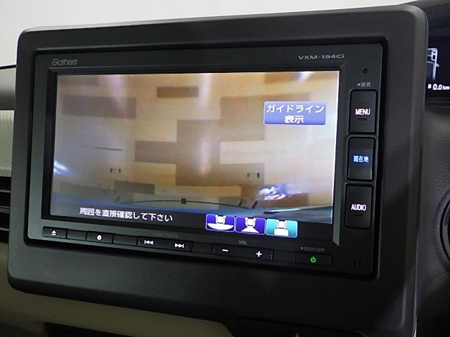 バックカメラの画像です。車庫入れの安心感がアップしますね☆