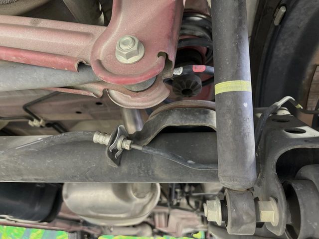 お車を安心してお乗りいただく為には、足回りの定期点検が欠かせません。サービスサポート（有償保証）では無料点検もご提供しており、安心のカーライフをお過ごしいただけるサポート体制が整っています。