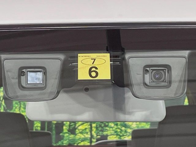 【スズキ　デュアルカメラブレーキサポート】走行中に前方の車両等を認識し、衝突しそうな時は警報とブレーキで衝突回避と被害軽減をアシスト。より安全にドライブをお楽しみいただけます。