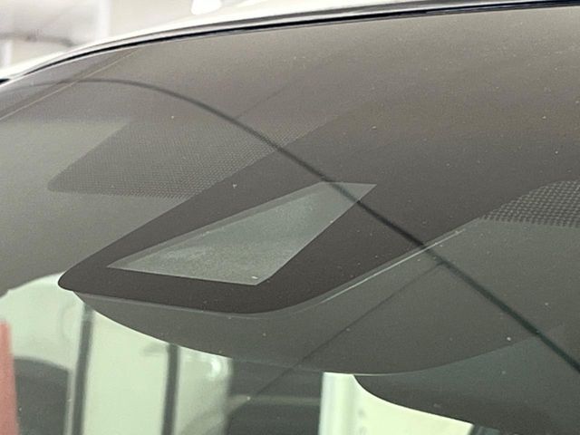 【トヨタセーフティセンス】走行中に前方の車両等を認識し、衝突しそうな時は警報とブレーキで衝突回避と被害軽減をアシスト。より安全にドライブをお楽しみいただけます。