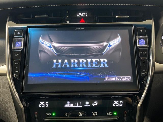 【メーカー純正ナビ】インテリアに溶け込むスタイリッシュな「専用設計」メーカーナビを装備♪視認性や操作性など基本性能にも優れ、より上質なカーライフをお楽しみいただけます。