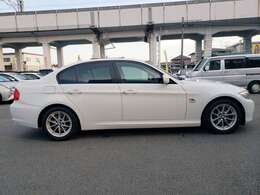 ☆当社、自社工場ありますので、納車後も継続車検・修理時には無料で代車の貸し出しも行っております！オイル交換などの作業もリフトを使ってクイックメンテナンスOK☆