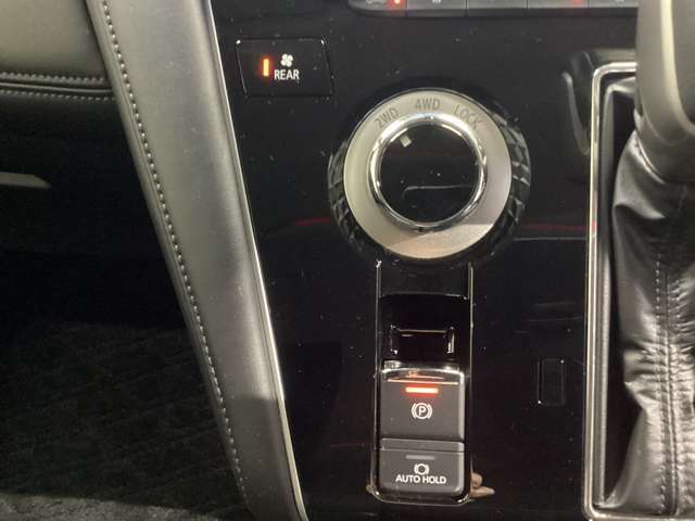 2WD、4WD、LOCK　モードに切り替えが可能です♪