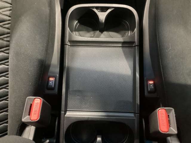 心も体も温めてくれるシートヒーター完備してます◆Hi/Lo切替え式スイッチでお好みの温度に切り替え。寒い冬には温まります！