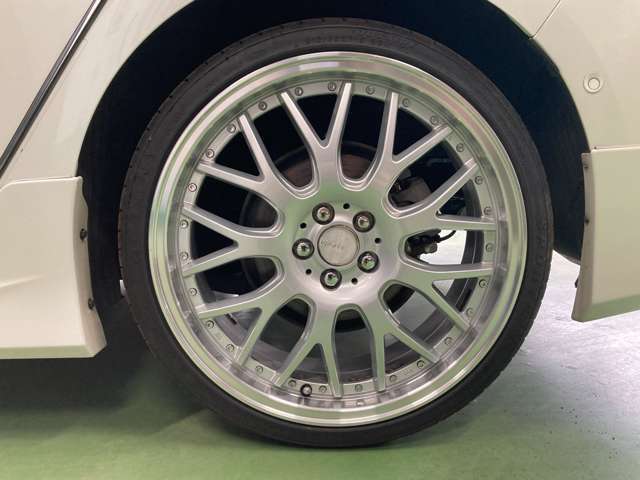 ☆広々とした車内と荷室スペース☆2列目シートを倒せば、たくさん荷物も積めちゃいます♪