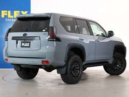 リアガーニッシュやエンブレムもブラックカスタム！