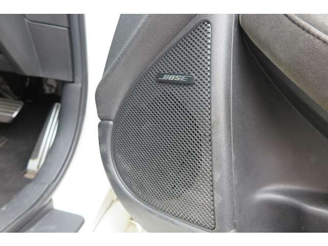 【BOSEプレミアムサウンド】重低音などが良く鳴るサウンドです。ドライブも快適にお楽しみいただけます。