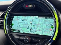 ●純正ナビ:一体感のあるナビは、高級感ある車内を演出してくれます。オーディオ機能も充実しておりますので、運転もより楽しめます♪