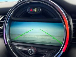 ●バックカメラ：便利な【バックカメラ】で安全確認もできます。駐車が苦手な方にもオススメな便利機能です。