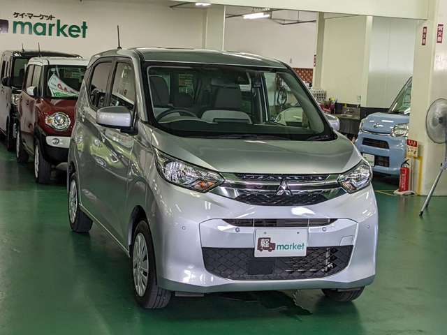当店では、オールメーカー・オールカラーの新車・届出済み未使用車を取り揃えております。