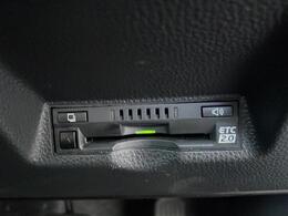 【ETC2.0ユニット】車載器に広範囲の道路交通情報や安全運転・災害支援に関する情報が提供され、ナビと連携してスムースなドライブを支援します。