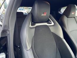 【RZハイパフォーマンスシート】ホールド感を重視したシートで身体が滑りにくく、スポーツ走行がより楽しめる一台です。