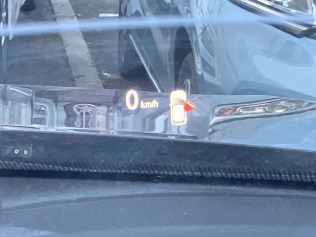 【オートライトコントロール】周囲の明るさで自動点灯してくれます。トンネルが連続する道でも大活躍してくれます♪