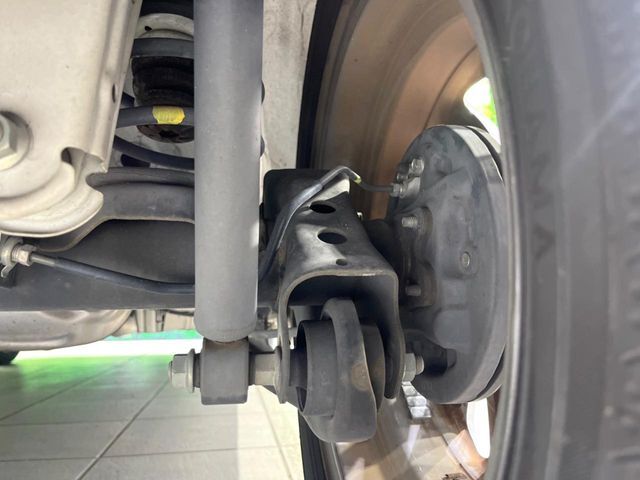 お車を安心してお乗りいただく為には、足回りの定期点検が欠かせません。サービスサポート（有償保証）では無料点検もご提供しており、安心のカーライフをお過ごしいただけるサポート体制が整っています。