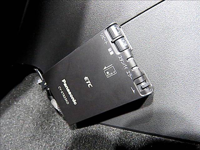 オイル交換等の日常点検や、定期的に各部の調整等を行って頂くとより長く、安全に付き合う事が可能です。スポーツカー専門のスタッフが、整備に関しても責任を持ってご案内します。