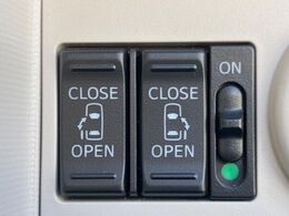 【両側パワースライドドア】スマートキーや運転席のスイッチで後席両側スライドドアの開閉が可能♪電動だから力を入れてドアを開ける必要が無く、小さなお子様でも簡単に開け閉めでき快適です♪