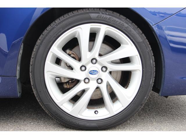 18インチ純正アルミホイール(シルバー塗装)タイヤサイズは、225/45R18。