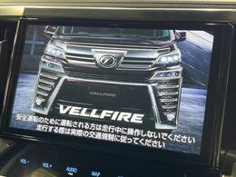 【純正10型ナビ】人気の大型10.5インチナビを装備。存在感のある大画面はインパクト大！ナビ利用時のマップ表示は見やすく、テレビやDVDは臨場感がアップ！いつものドライブがグッと楽しくなります♪