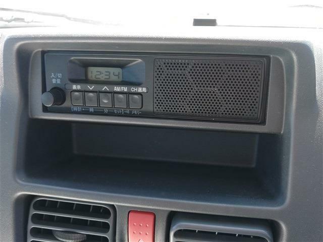 ラジオ★ラジオを聴くことができます。好きな局に変えて聴けば運転も退屈にならないですね！また、交通状況も知ることができるので、便利です！
