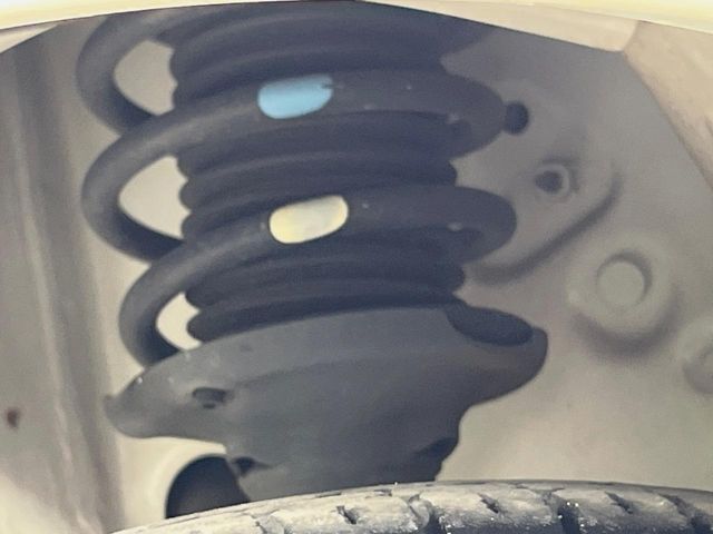 お車を安心してお乗りいただく為には、足回りの定期点検が欠かせません。サービスサポート（有償保証）では無料点検もご提供しており、安心のカーライフをお過ごしいただけるサポート体制が整っています。