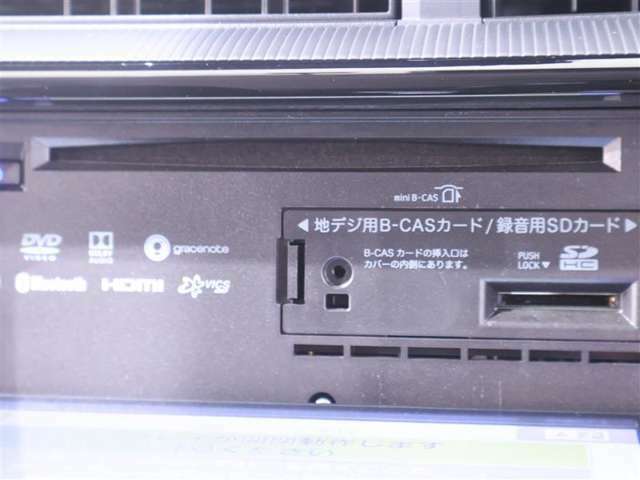 CD・DVD（再生機能）・ブルートゥース等を使用することができます。ロングドライブにスマホの大好きな曲を繋いで音を楽しみましょう？