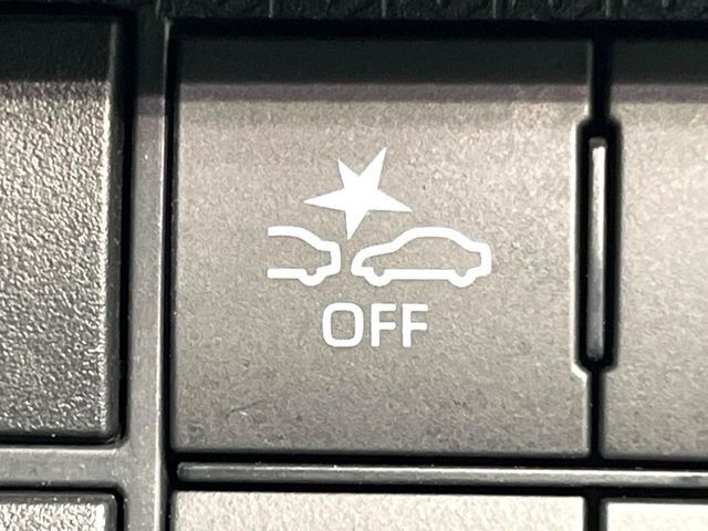 【スマートアシスト】走行中に前方の車両等を認識し、衝突しそうな時は警報とブレーキで衝突回避と被害軽減をアシスト。より安全にドライブをお楽しみいただけます。