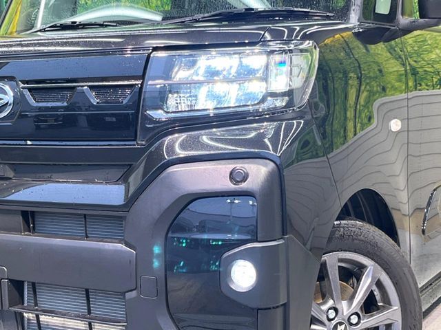 【LEDヘッドライト】悪天候や夜間走行時も良好な視界を確保し安心して運転できる高輝度LEDヘッドライトを装備！点灯速度が早く、消費電力も抑えられています。