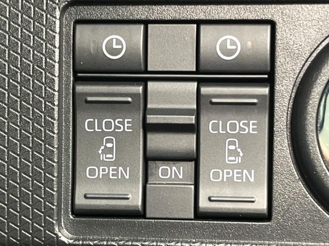 【両側パワースライドドア】スマートキーや運転席のスイッチで後席両側スライドドアの開閉が可能♪電動だから力を入れてドアを開ける必要が無く、小さなお子様でも簡単に開け閉めでき快適です♪
