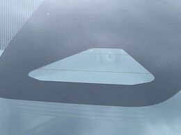【トヨタセーフティセンス】走行中に前方の車両等を認識し、衝突しそうな時は警報とブレーキで衝突回避と被害軽減をアシスト。より安全にドライブをお楽しみいただけます。