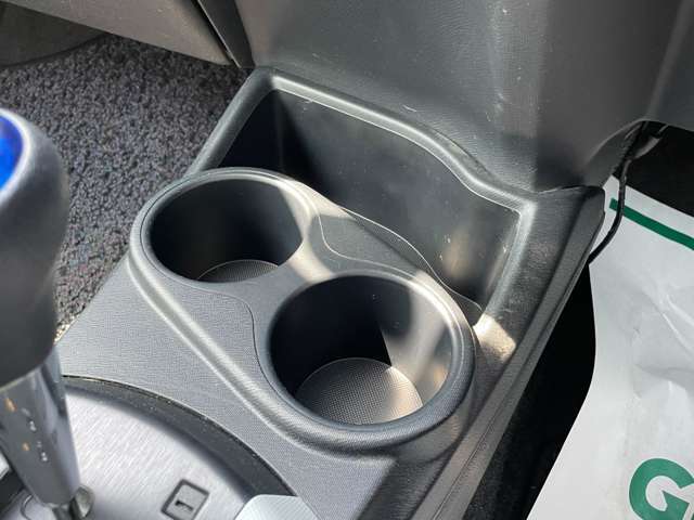 【ドリンクホルダー】車の中で飲み物を置くスペースがあるととっても便利ですね♪