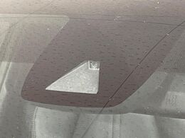 【トヨタセーフティセンス】走行中に前方の車両等を認識し、衝突しそうな時は警報とブレーキで衝突回避と被害軽減をアシスト。より安全にドライブをお楽しみいただけます。