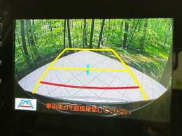 【バックカメラ】駐車時に後方がリアルタイム映像で確認できます。大型商業施設や立体駐車場での駐車時や、夜間のバック時に大活躍！運転スキルに関わらず、今や必須となった装備のひとつです！
