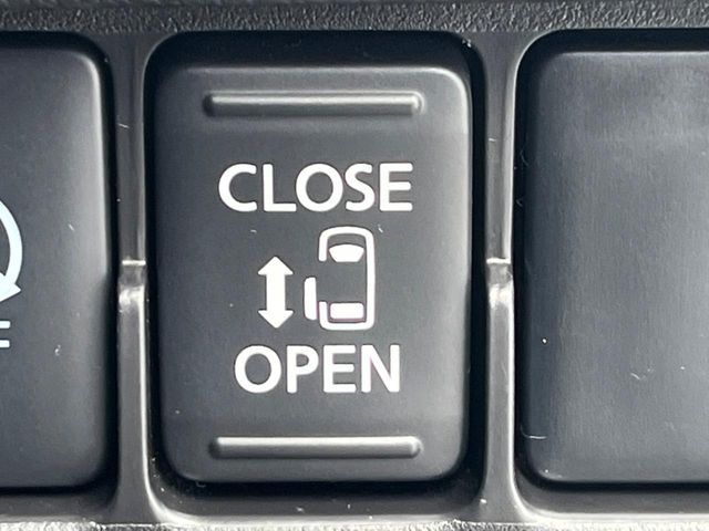 【パワースライドドア】スマートキーや運転席のスイッチでスライドドアの開閉が可能♪電動だから力を入れてドアを開ける必要が無く、小さいお子様でも、重い荷物を持っている時もラクに開け閉めできます♪