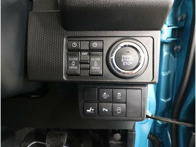 ■各種スイッチが集約されております。運転席から操作しやすく非常に便利ですよ。キーレスアクセス＆プッシュスタート付きなので鍵をわざわざ回さなくても、エンジンの始動/停止を行うことが可能です。