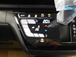 タッチパネルオートエアコンで車内はいつも快適　設定温度で風向きや風量を調節してくれます
