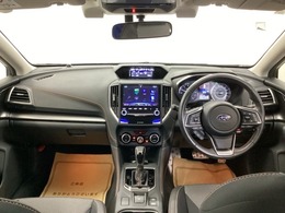 開放感のある運転席まわり！　運転席からの視界は良好です！！