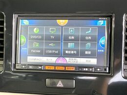 【純正ナビ】人気の純正ナビを装備しております。ナビの使いやすさはもちろん、オーディオ機能も充実！キャンプや旅行はもちろん、通勤や買い物など普段のドライブも楽しくなるはず♪