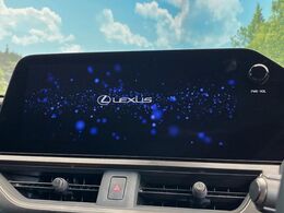 【10.3インチワイドナビ】高級感とインパクトのある大型ワイドナビを装備。各種オーディオ操作はもちろん、横長ワイド画面でのマップ2分割表示など、利便性も高いナビです♪