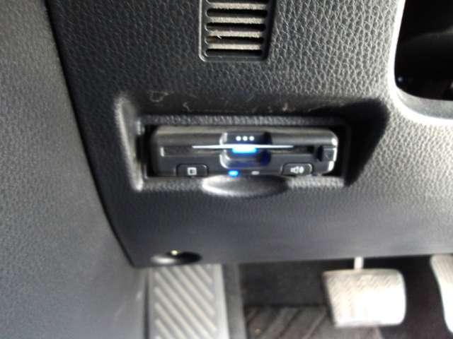 料金所をノンストップで通過できるETC車載器が装備されています。だけどカードの入れ忘れには注意して下さいね。
