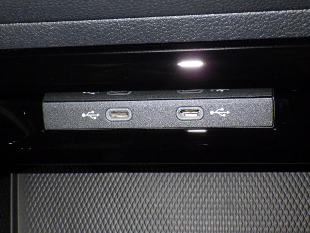 インテリアは落ち着いた質感で長くお乗りになっても飽きにくいデザインとなっております。