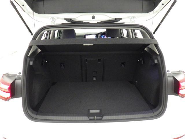 充分な容量を確保したトランクルームは、後席を倒せばさらに大きな荷物も収納可能です。